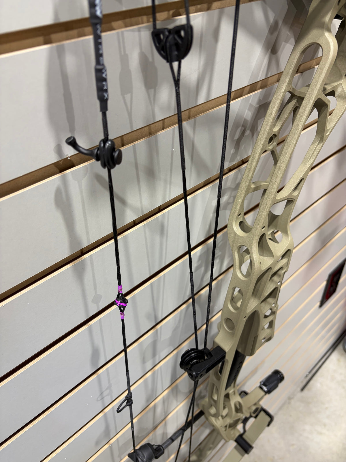Used Sandstorm Hoyt AX3-33