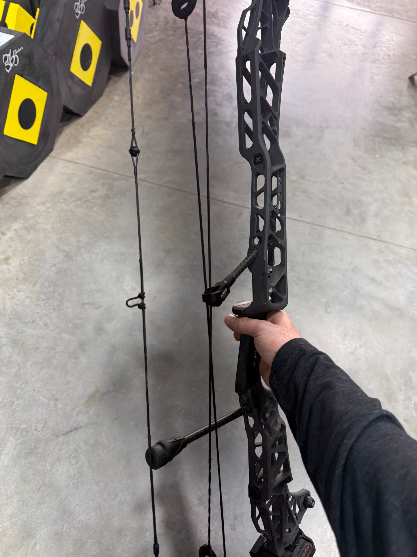 Used Lift X 33-RH BARE BOW ONLY