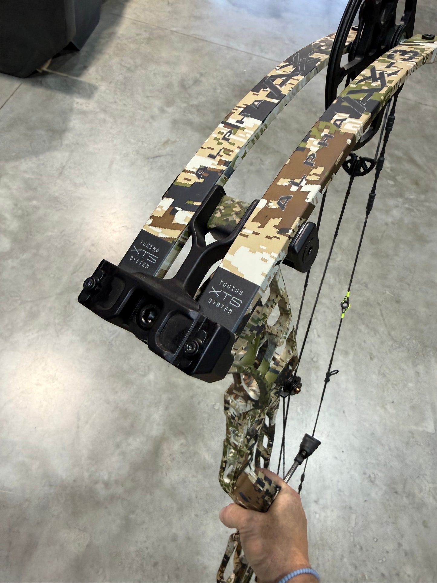 Used Hoyt AX3-33