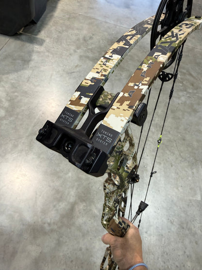 Used Hoyt AX3-33