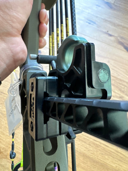 Spot-hogg Dovetail Sight Bar and Mathews Bridge Lock Stabilizer Clamp.