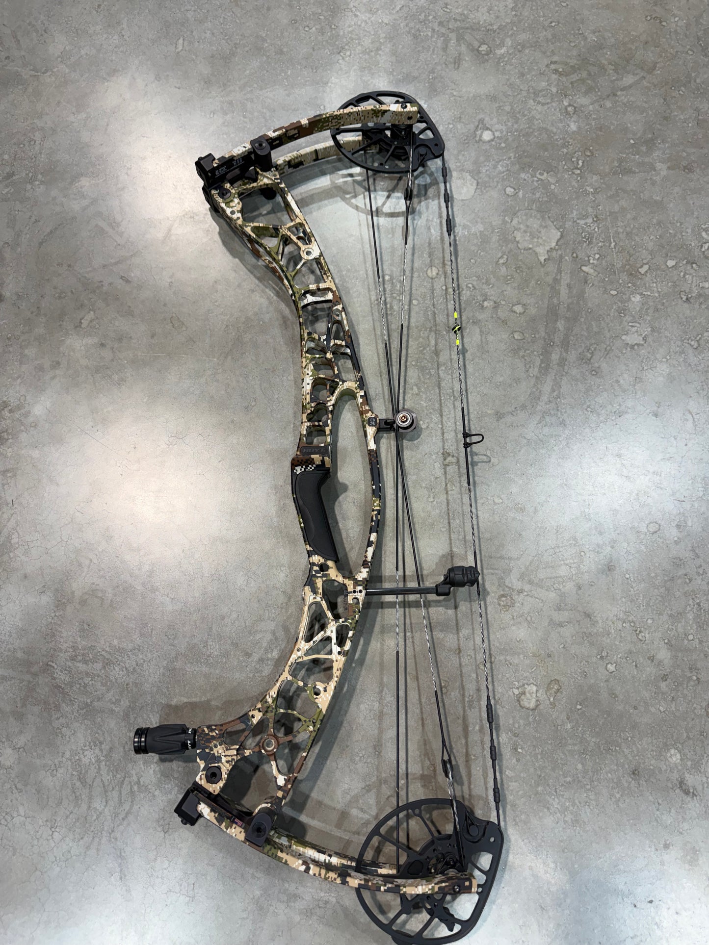 Used Hoyt AX3-33
