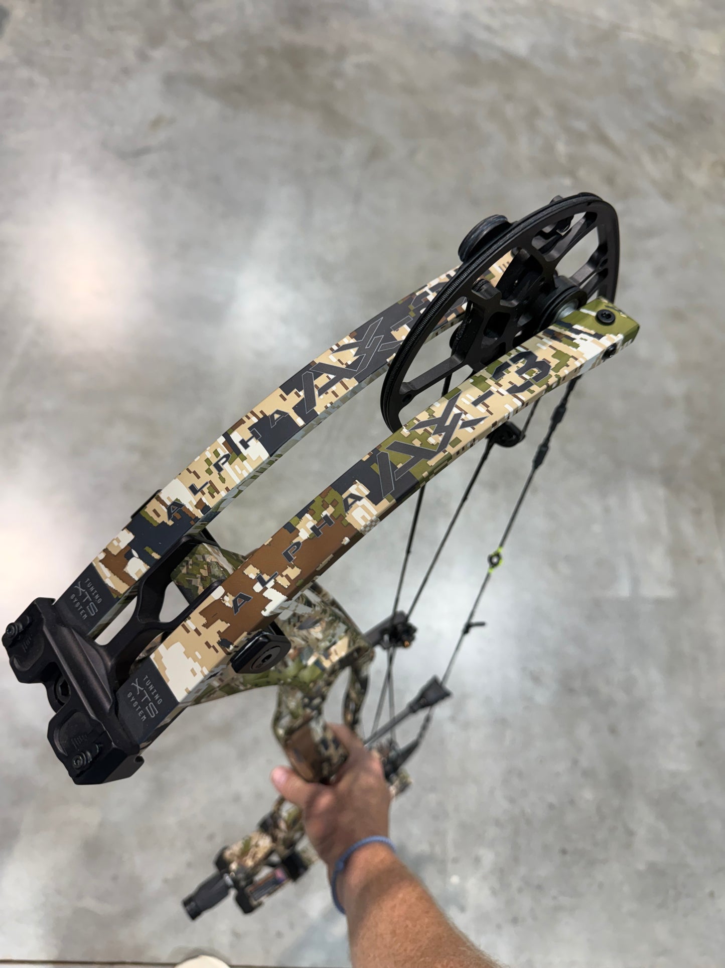 Used Hoyt AX3-33