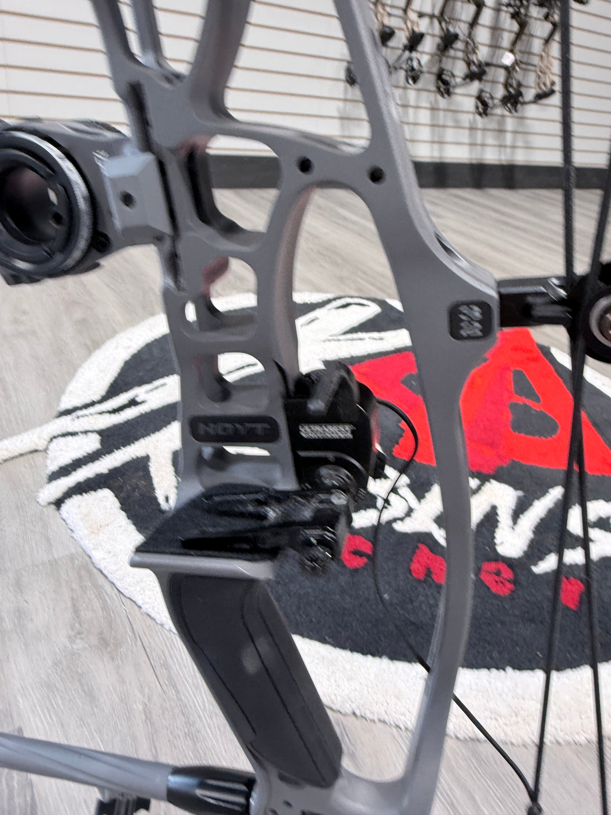 Used Loaded Hoyt ALPHA AX-2 32 (WAFFLE)