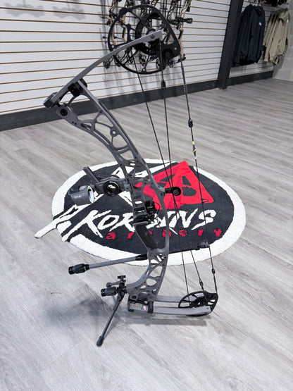 Used Loaded Hoyt ALPHA AX-2 32 (WAFFLE)