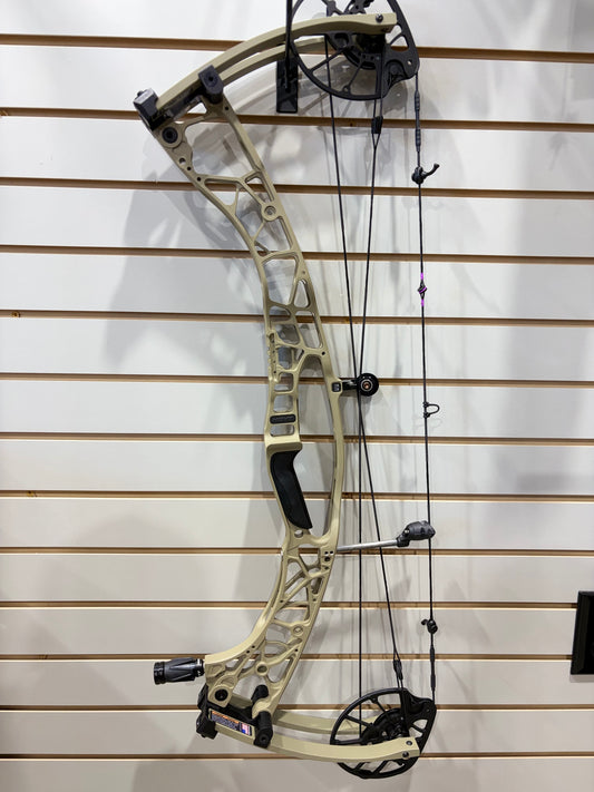 Used Sandstorm Hoyt AX3-33