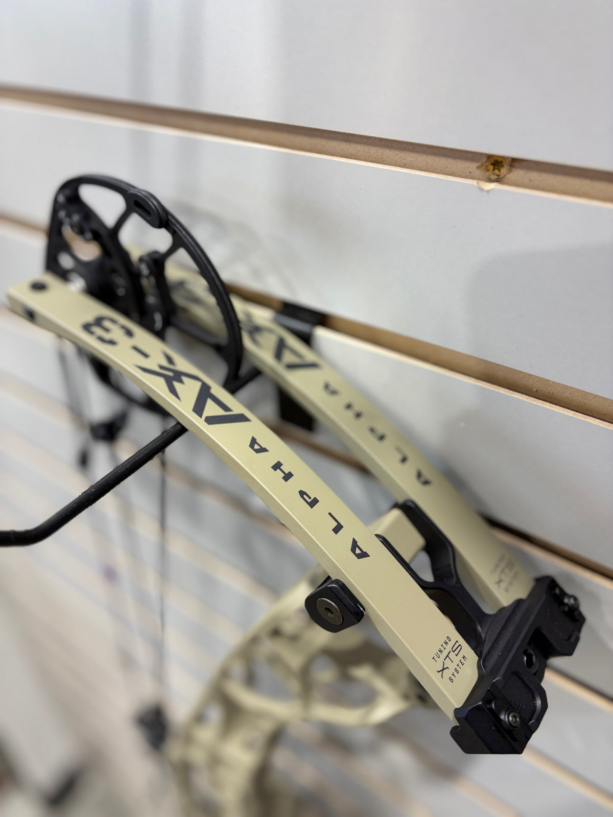 Used Sandstorm Hoyt AX3-33