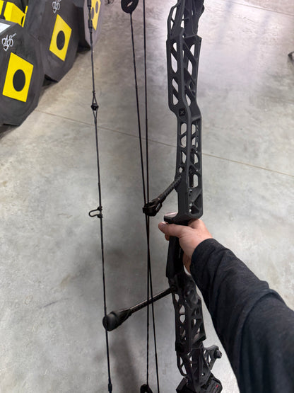 Used Lift X 33-RH BARE BOW ONLY
