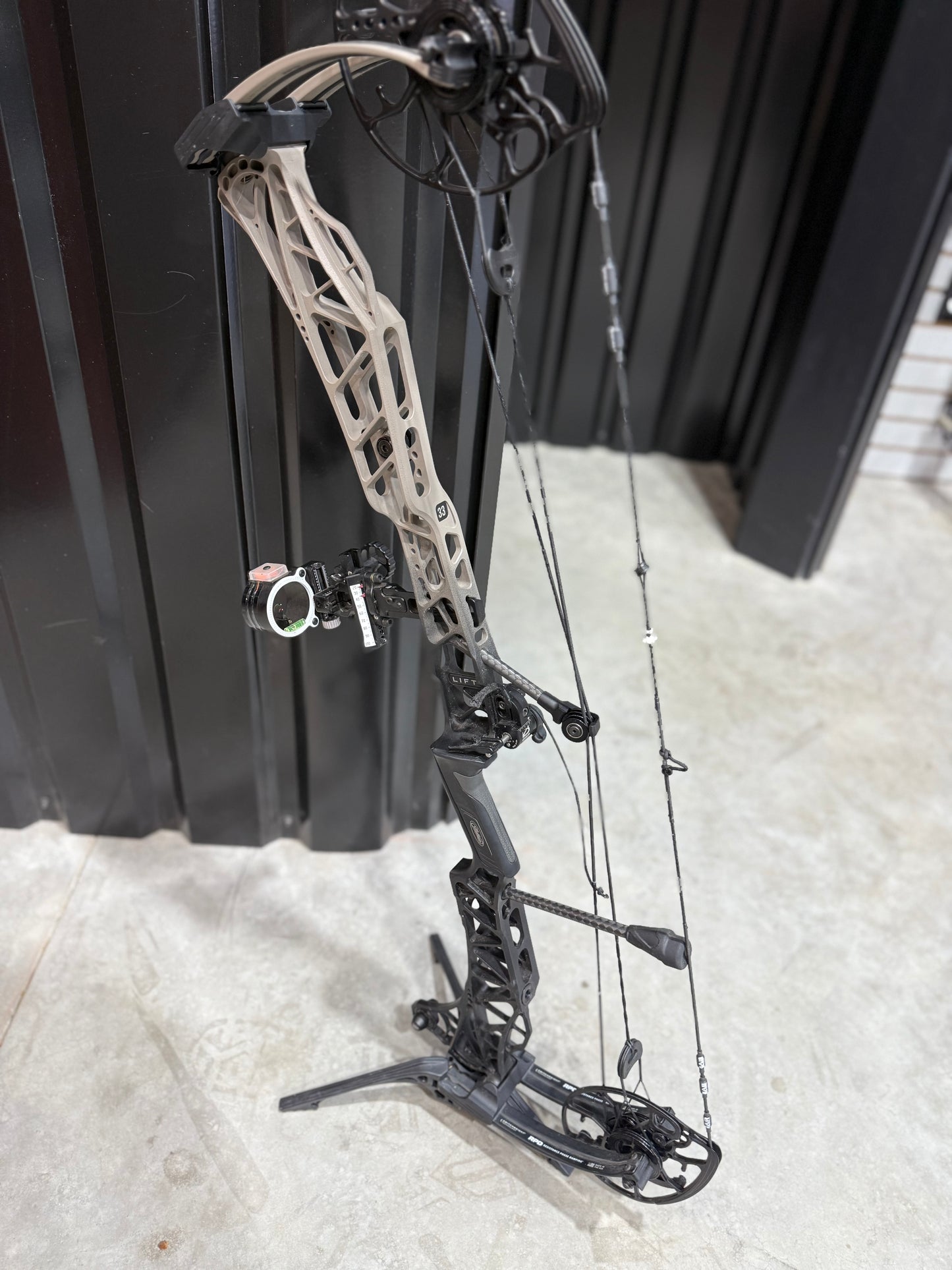 Used LIFT 33 -Fade to Black Ready to Hunt Waffle