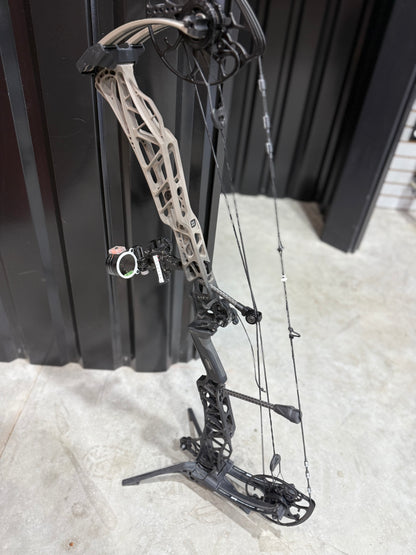 Used LIFT 33 -Fade to Black Ready to Hunt Waffle