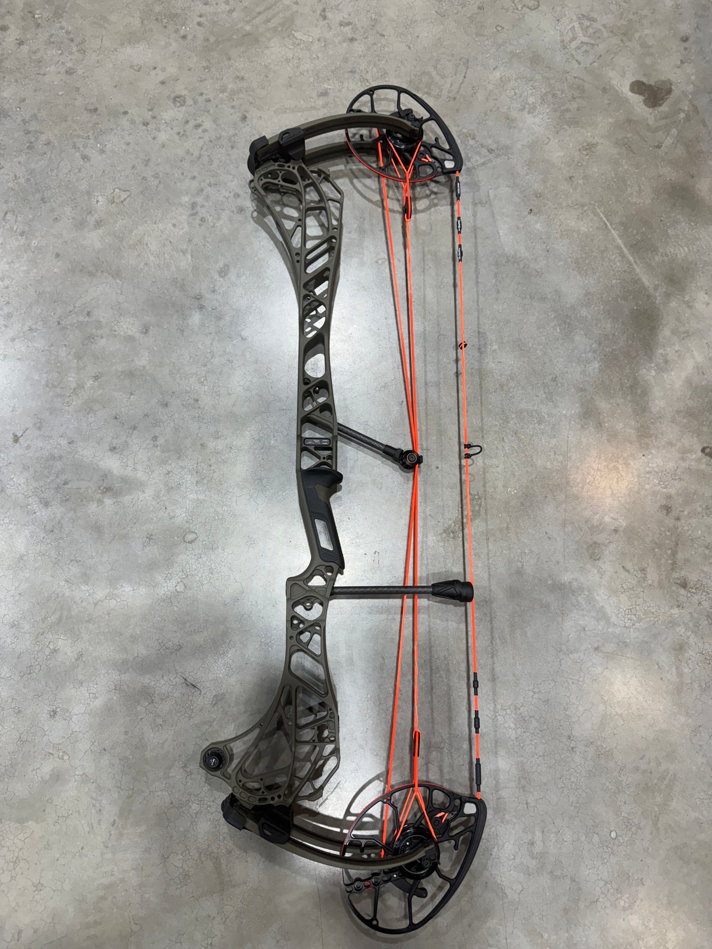 Used ARC 34- Ambush Green W/ Custom strings