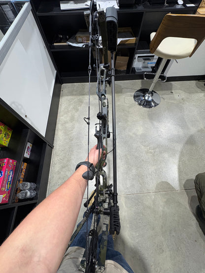 Used Hoyt ALPHA AX-2 32